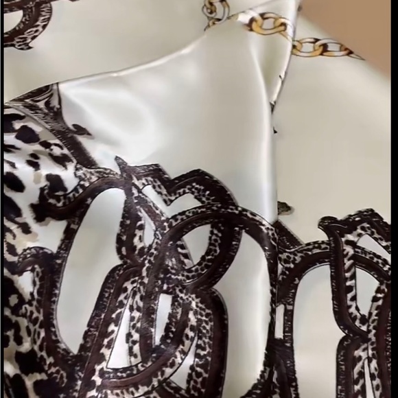 Large square head and neck scarf 🧣(brand new) - Picture 4 of 4